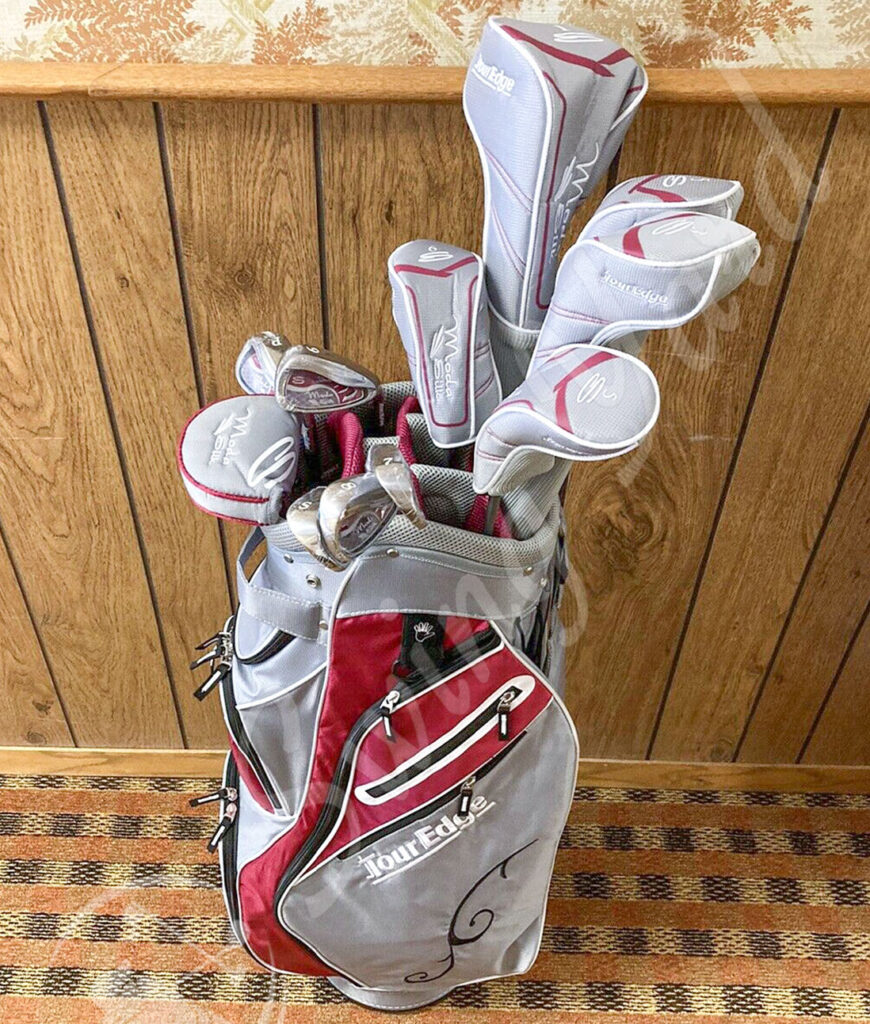 A petite womens golf club set